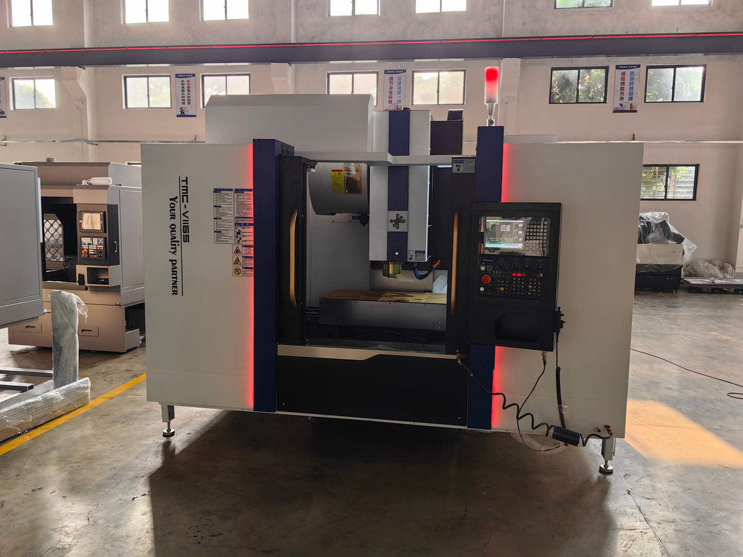 High Precision Three Linear Guide Rail V1100 CNC Machining Center