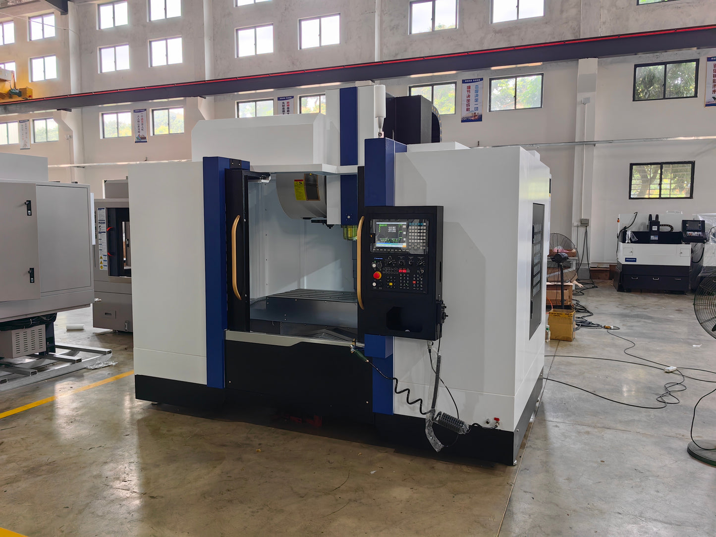 High Precision Three Linear Guide Rail V1100 CNC Machining Center